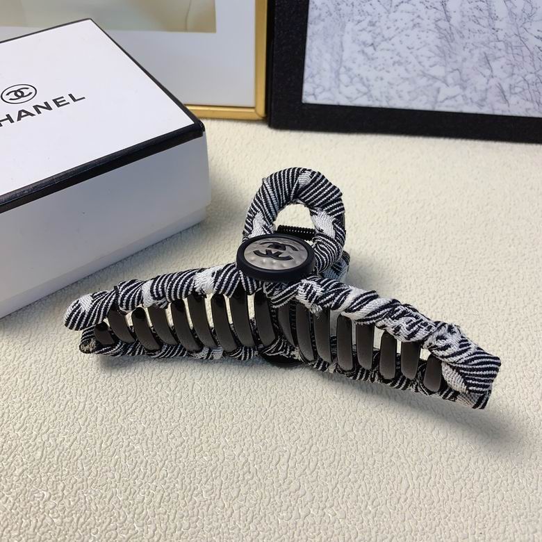 Chanel Hair Grab Clip  (5)